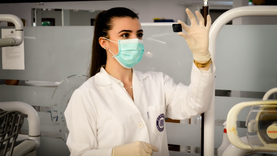 Упал, ушибся, растянул: что делать в первые часы